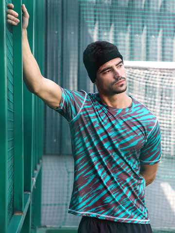 Contrast-Stroke Activewear T-Shirt